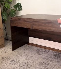 Wooden Rounded Edge Desk