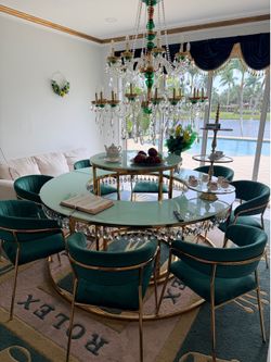 Round table at a good price.
