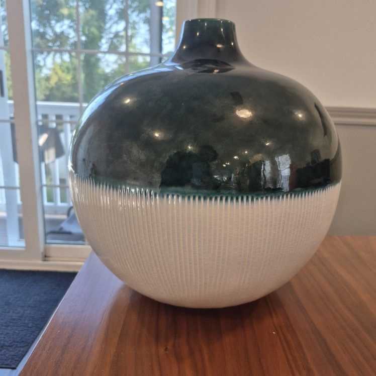 Decorative vase