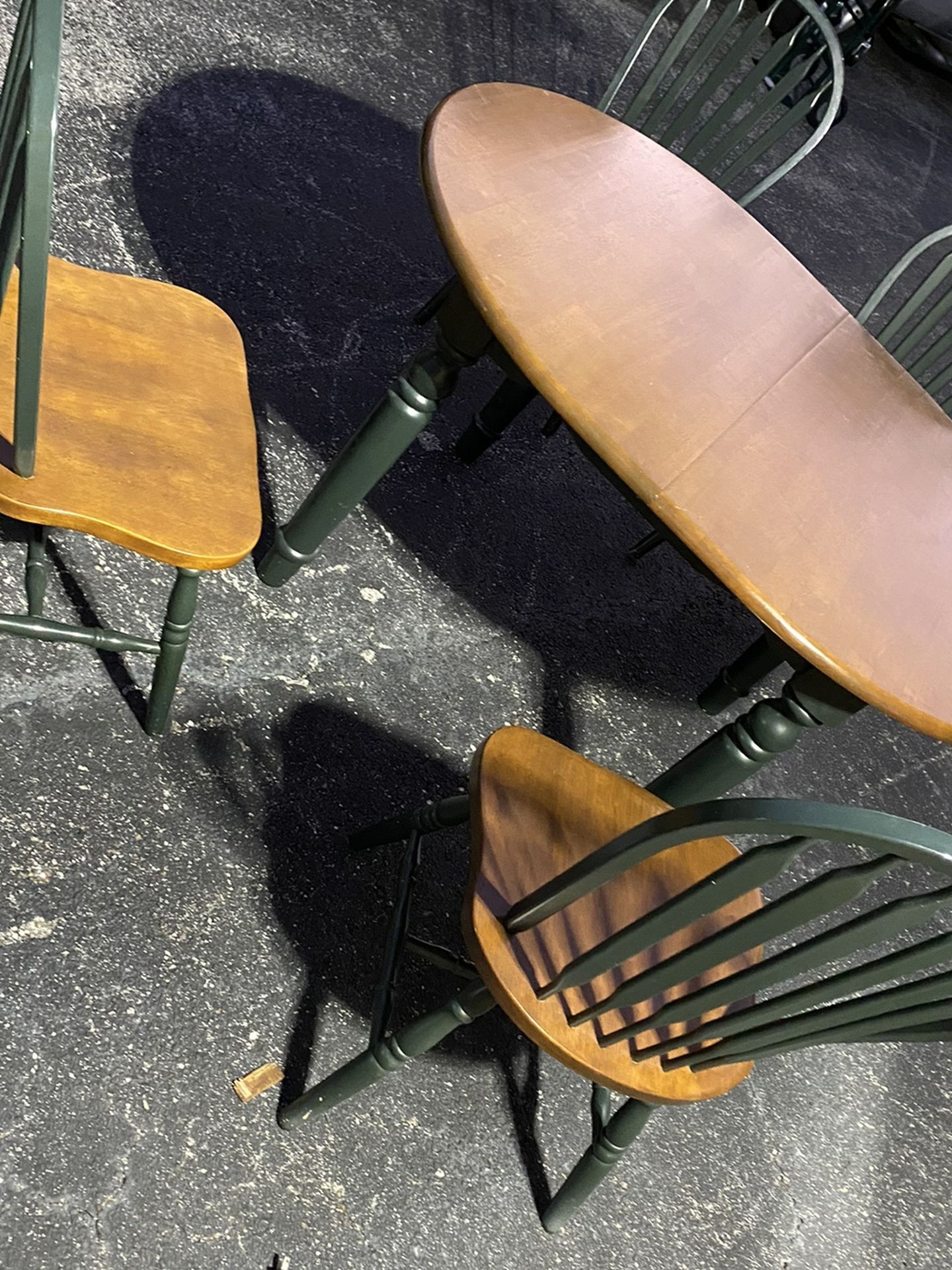 Farmers Table w/ 4 Chairs