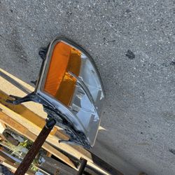 2008 GMC Sierra Stock Headlights L/R