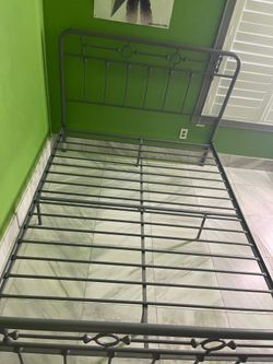 Queen bed $50