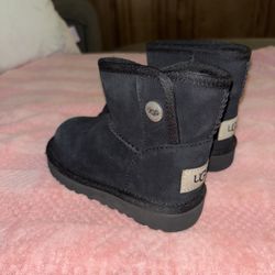 Toddler Girl UGG’s Size 7