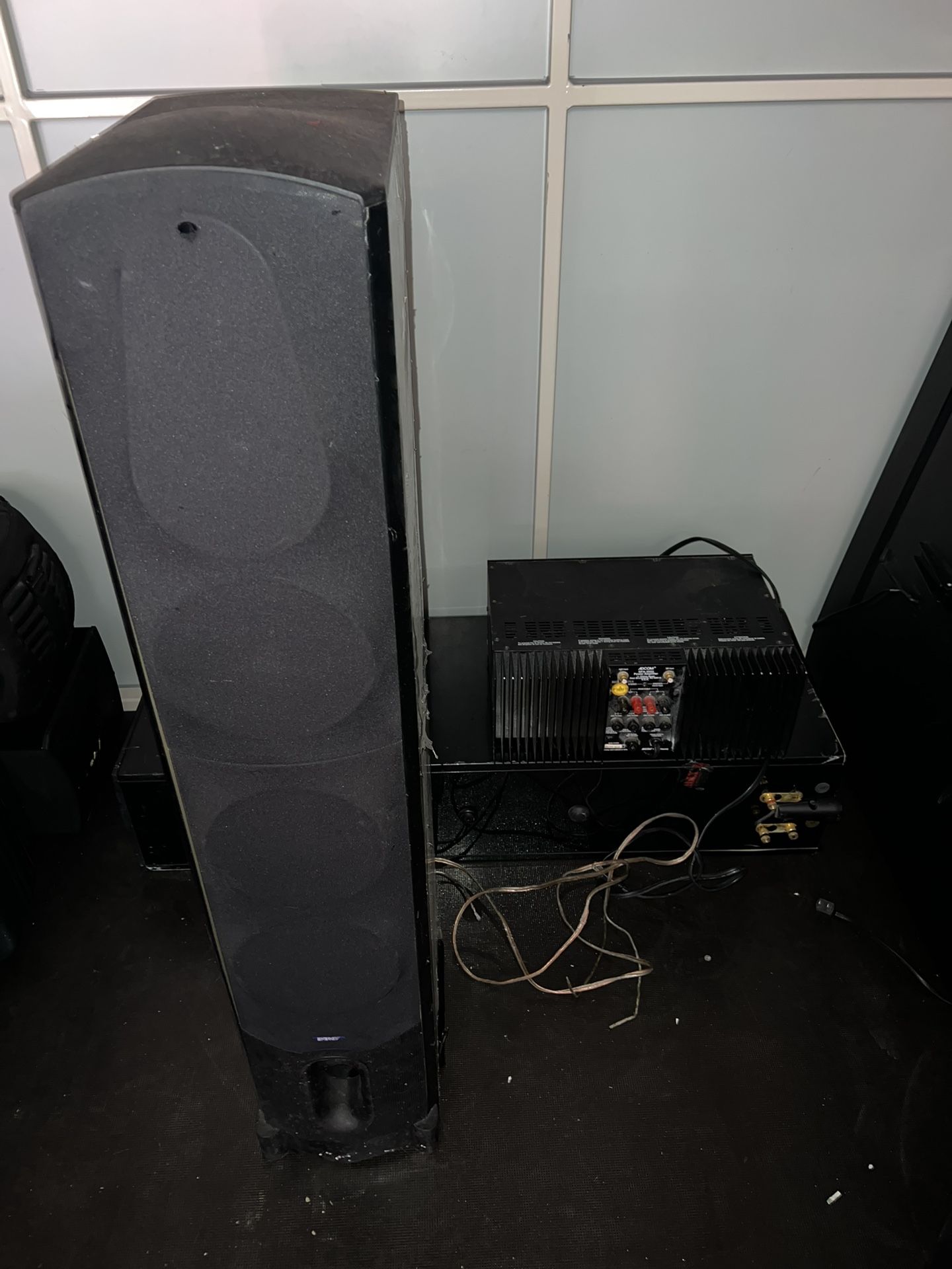 Adcom GFA-555II power amplifier Sound System