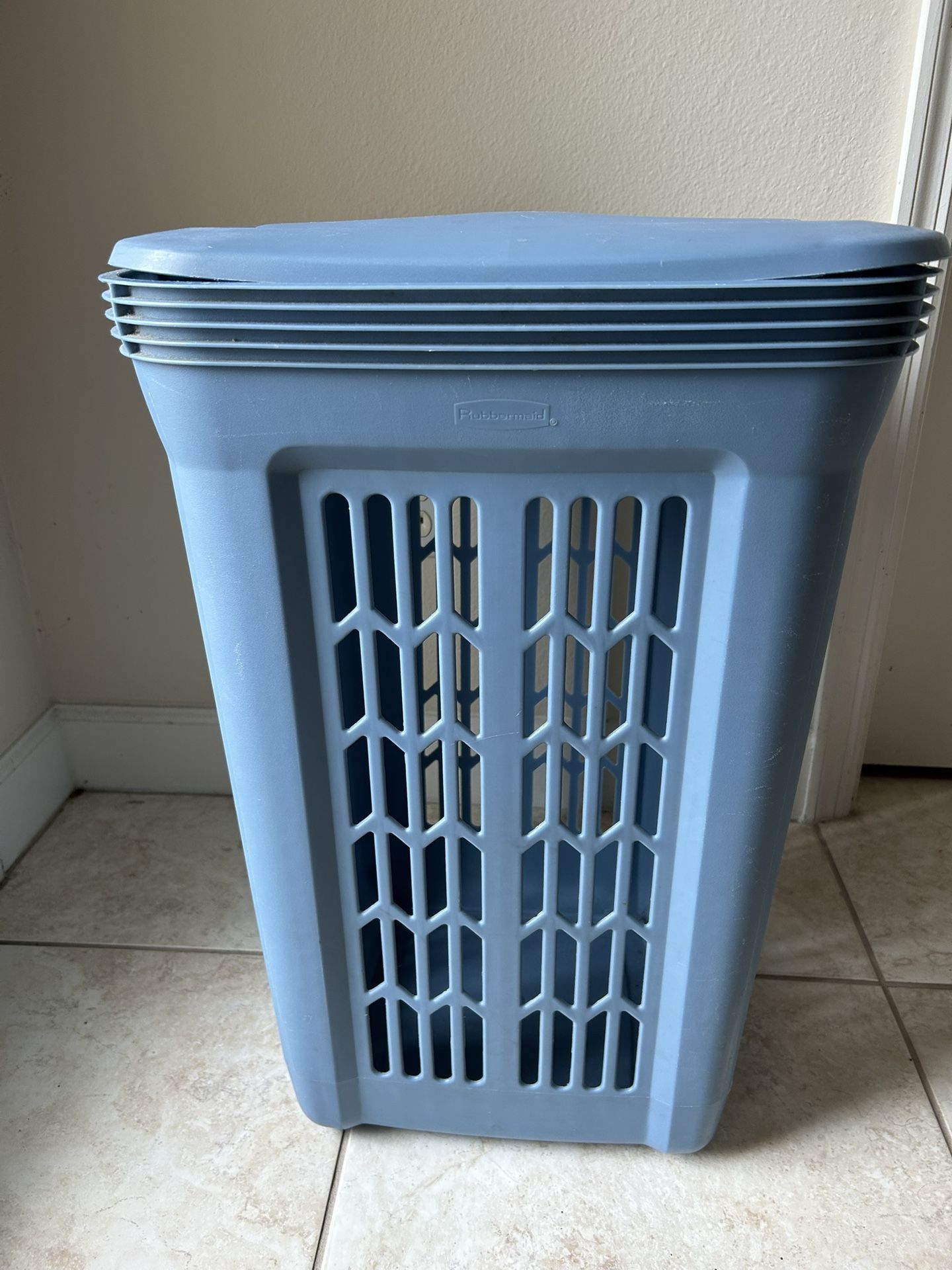 Rubbermaid Laundry Free Standing Hamper Basket With Lid Heavy Duty