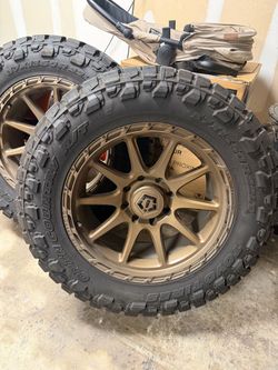 22” Tis wheels 8 lug pattern and Toyo open country RT tires(less than 500 miles)