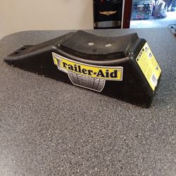 TANDEM TRAILER. WHEEL. JACK.  MAX WT.  16000 LB.    MADE IN. USA