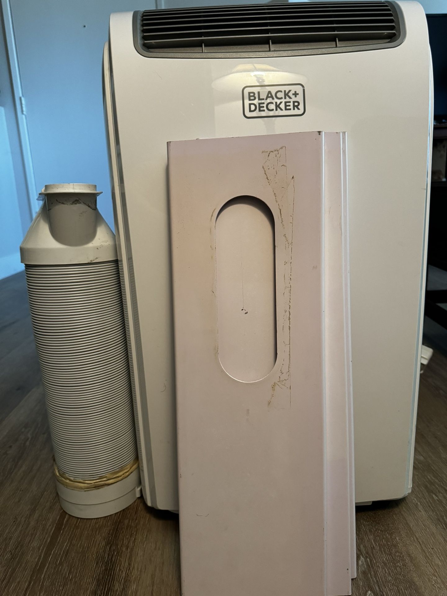 Portable AC Black & Decker.