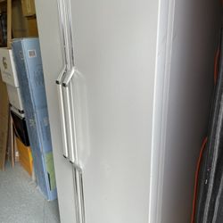 Whirlpool Refrigerator $250