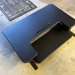 Sit to stand desktop riser