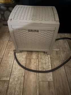 Suncast Resin Wicker Garden Hose Box