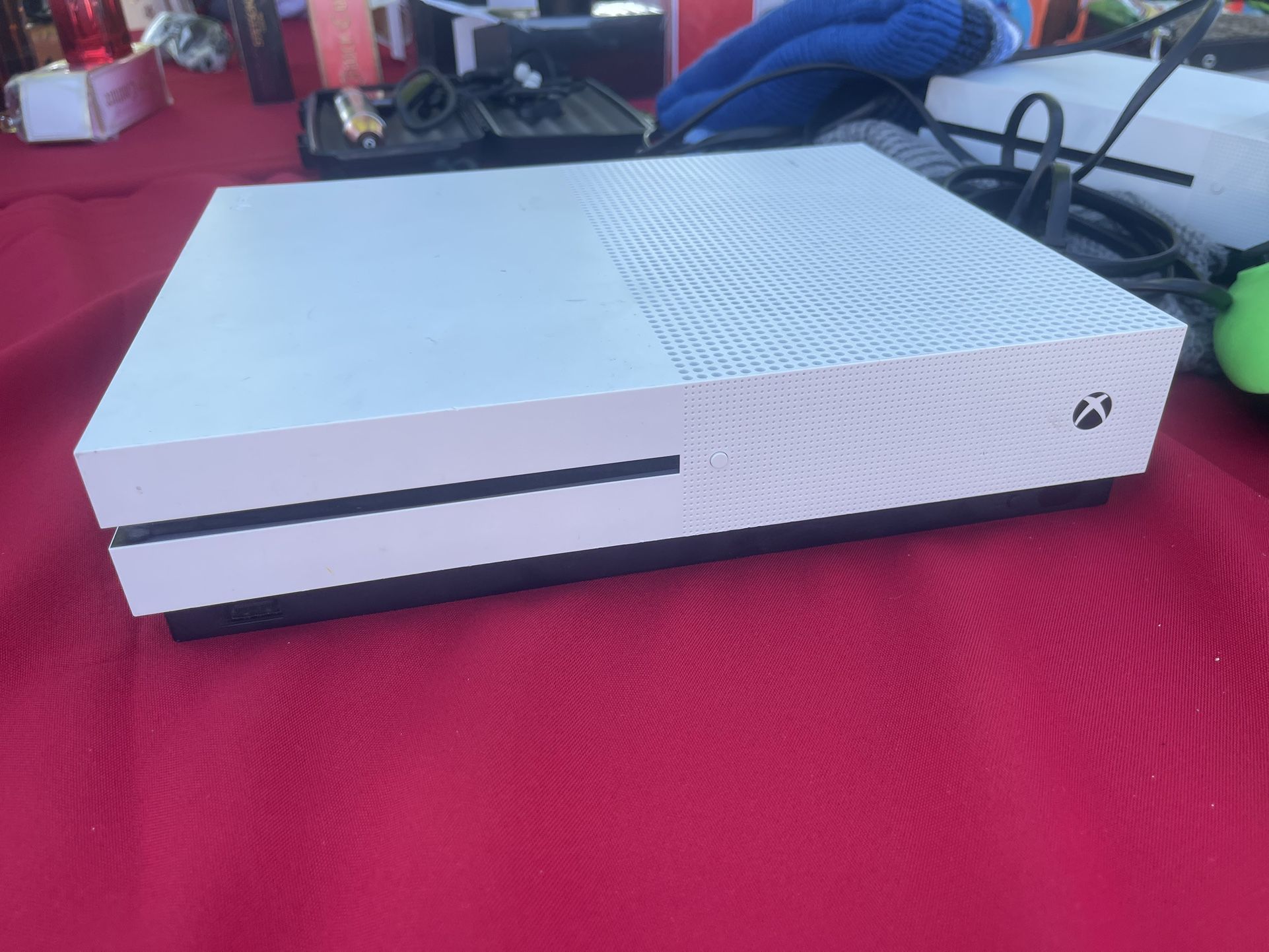 Xbox 1 With Controller For 100