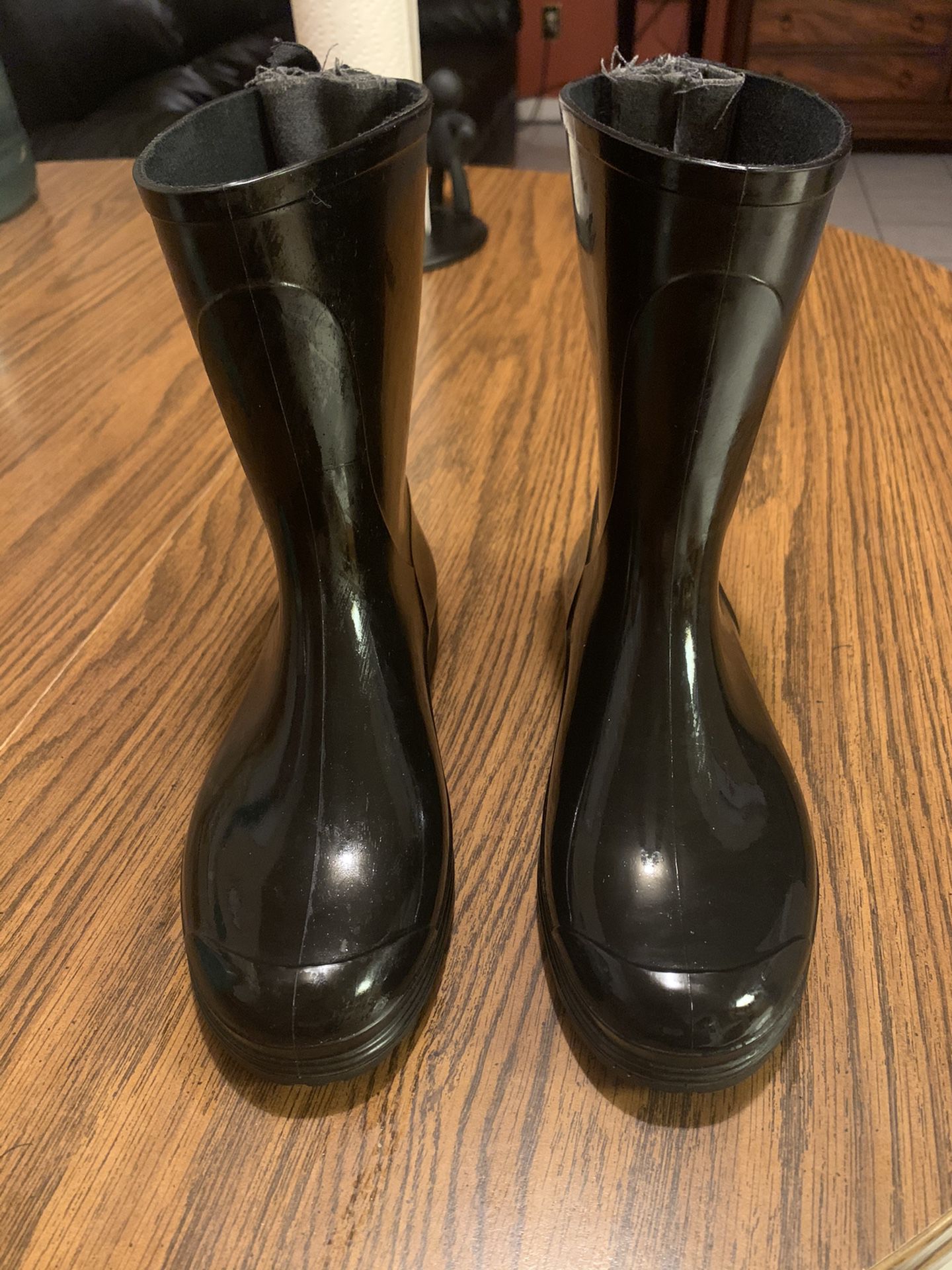 Rain boots 7