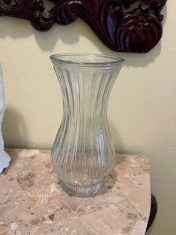Clear Glass Ribbed Flower Vase