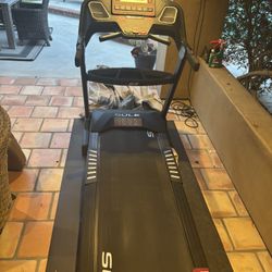 F65 SOLE Treadmill 