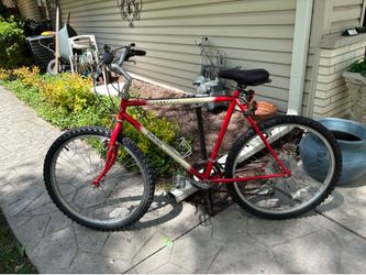 Takara Conquest mens mountain bike 22” frame 26” wheels 12 speed rides nice great condition tires