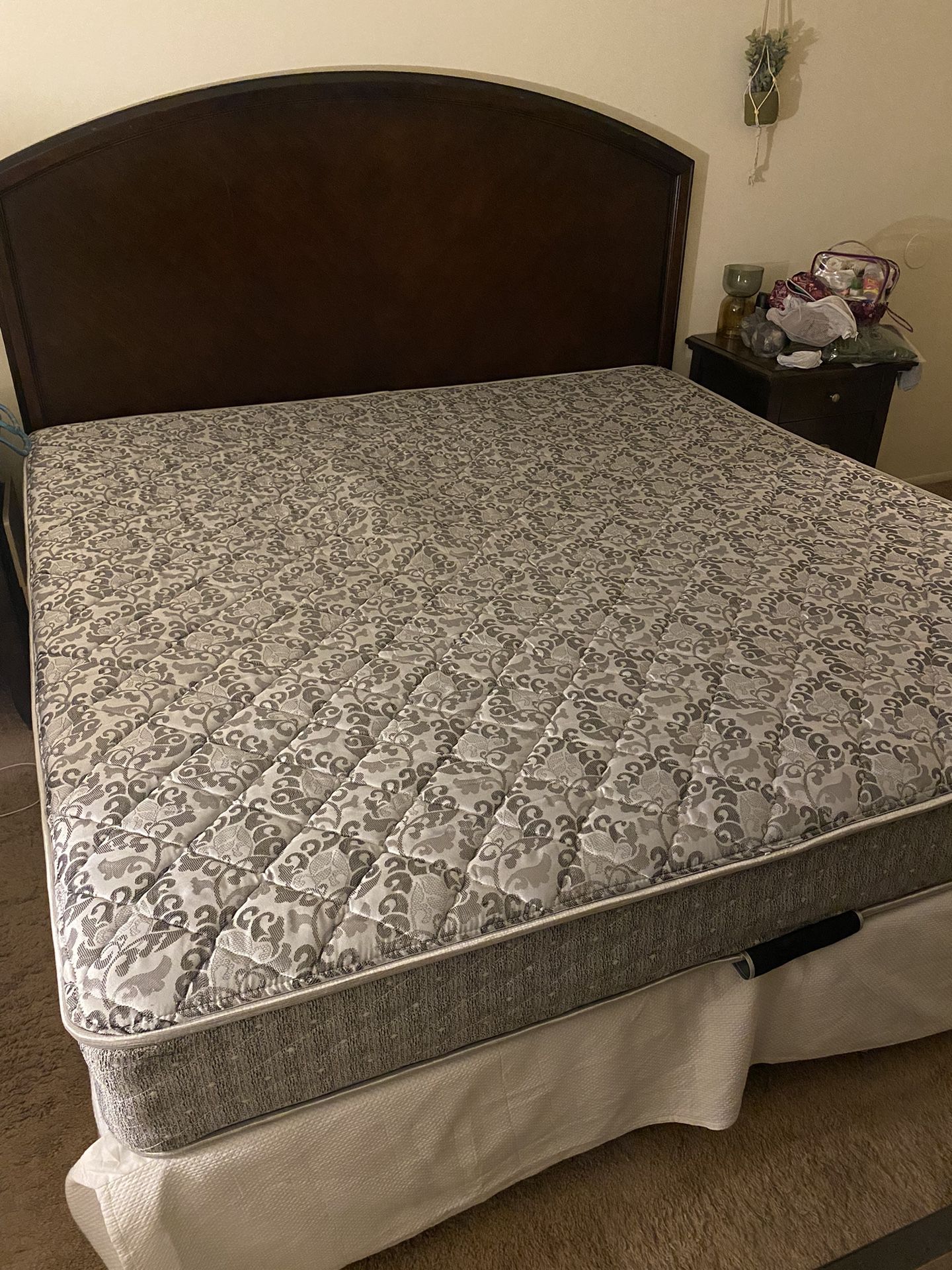 king Size  Matress And Box Springs FREE!!!!!!!!!!!Pick up Today