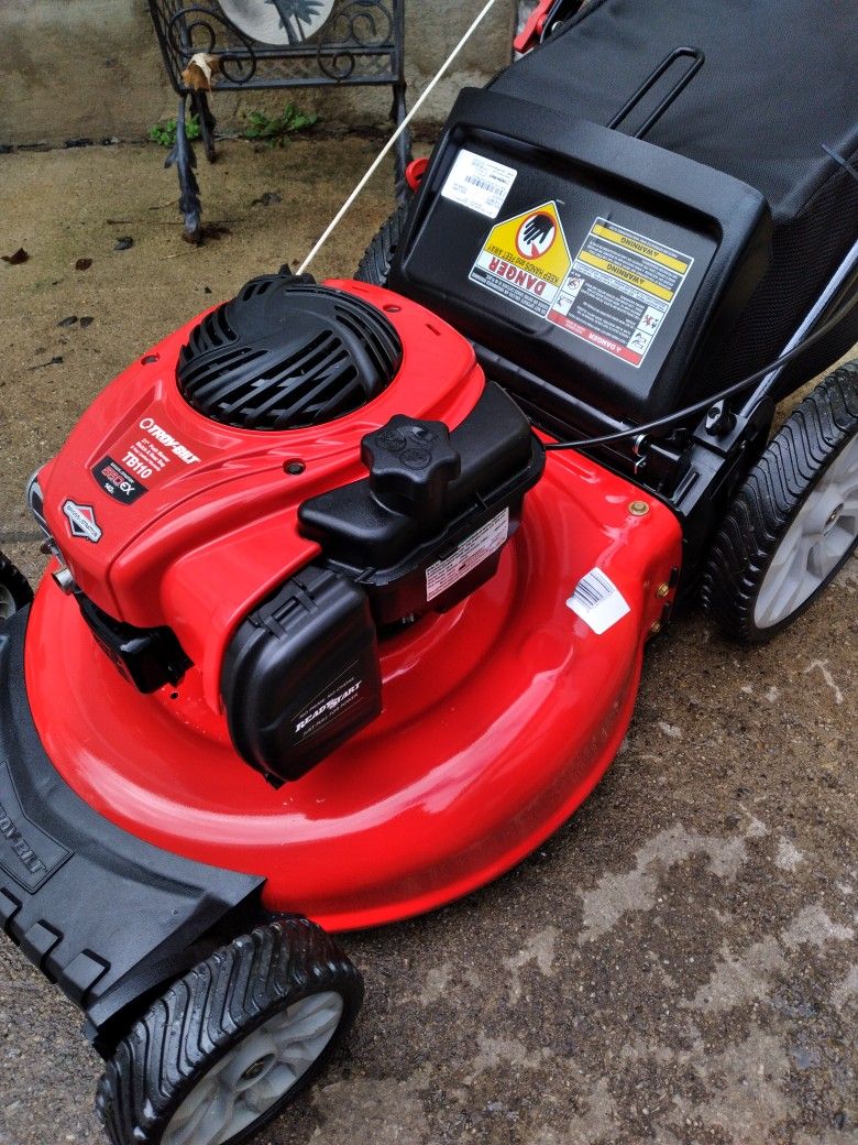 LIKE-NEW Troy-Bilt 21" Inch Push Lawnmower W/Bag And High Rear Wheels