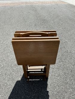 Folding dining tables