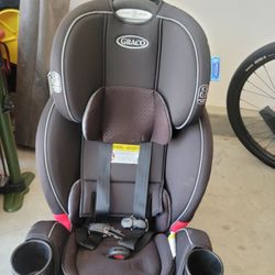 Graco 3 In 1 Car Seat. 