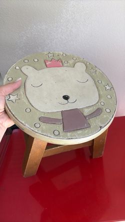 Kids Wooden Step Stool with Bear Design
