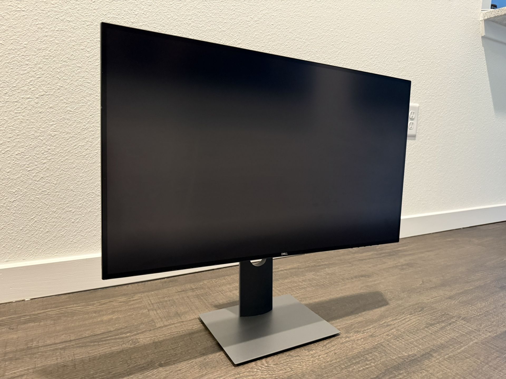 2x Dell UltraSharp 27” LED Monitor