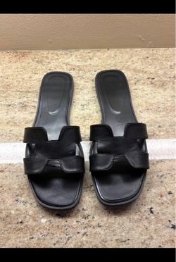 Women’s Size 10 Black Leather Flat Sandals