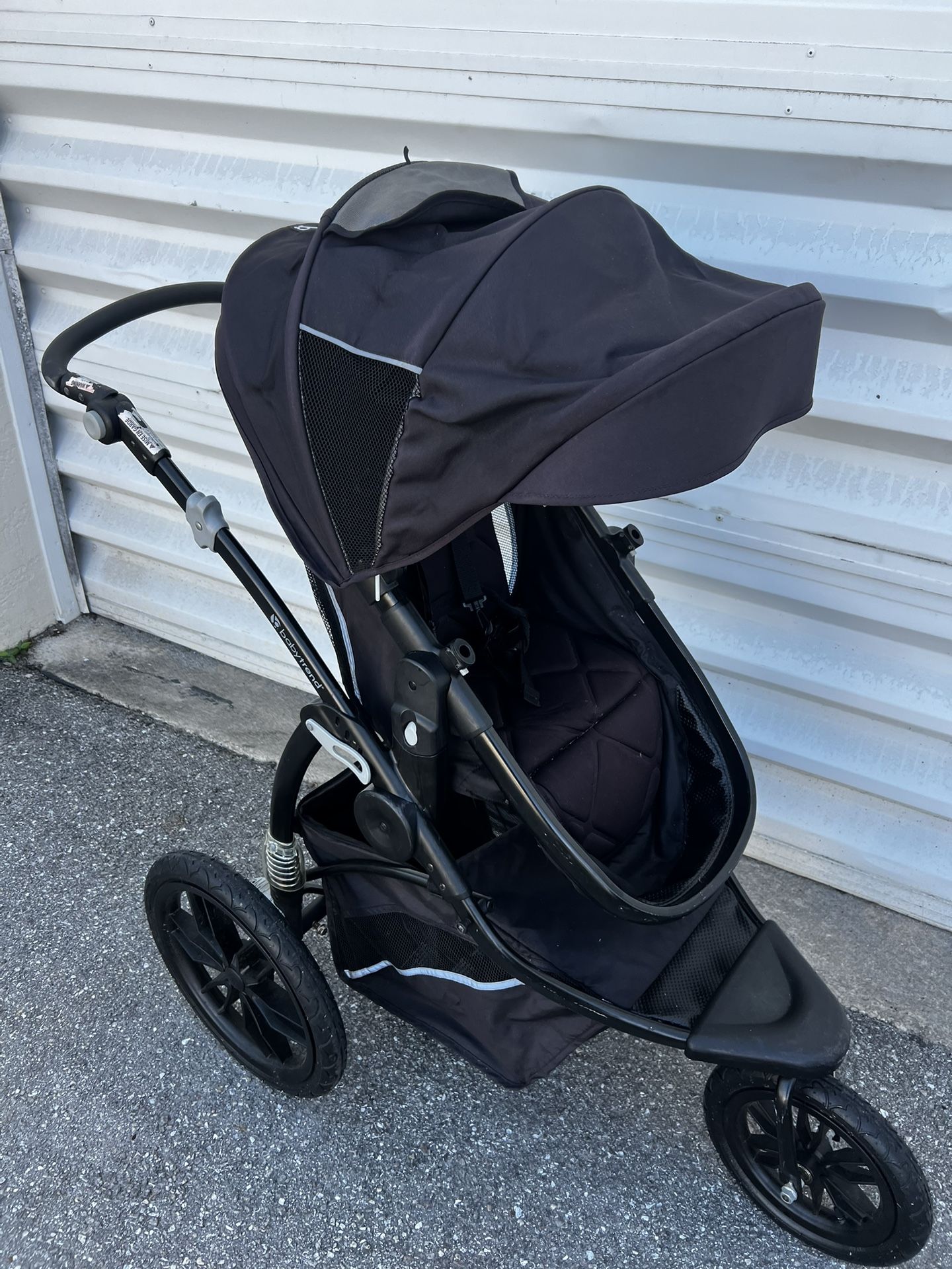 Baby Trend Bolt Performance Jogger Jogging Stroller! Seat reclines! Easy to fold. Great condition!