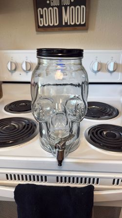 Skull dispenser