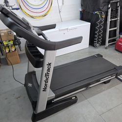 Lightly Used NordicTrack Commercial 1750 Treadmill – Pristine 10" HD Touchscreen, Great Condition!
