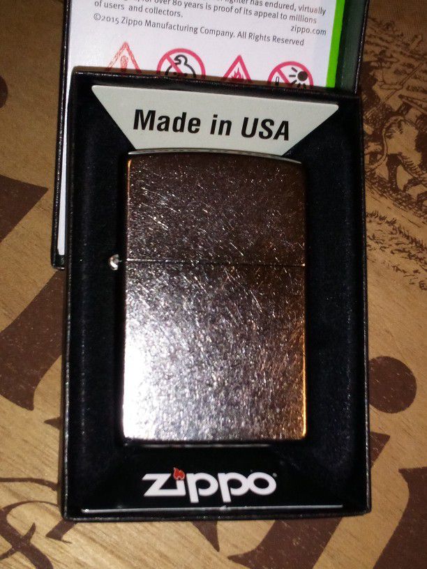 Regular Street Chrome Marlboro Zippo Lighter New In Box 