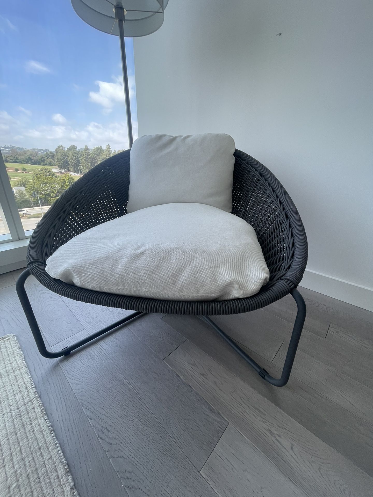 Crate And barrel Outdoor Chair With Cushions for Sale in Los Angeles