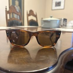 WOMENS RAYBAN SUNGLASSES IN GREAT CONDITION!!