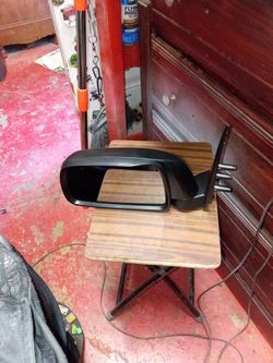 Driver side mirror 2005-2009 Chevrolet Equinox or Saturn Vue
