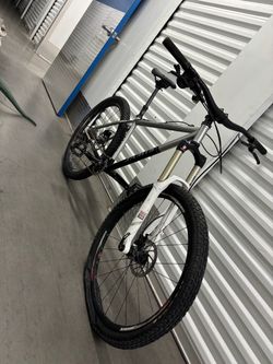 Jamis Mountain Bike with RockShox Sektor Fork 26 in rim