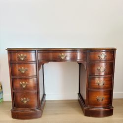 Beautiful wooden vintage desk, working well good condition very vintage, look good , original handles. 44.22 H 30