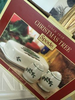 New Spode Christmas Tree! Butter Dish, Salt And Pepper Holders! 50$ 