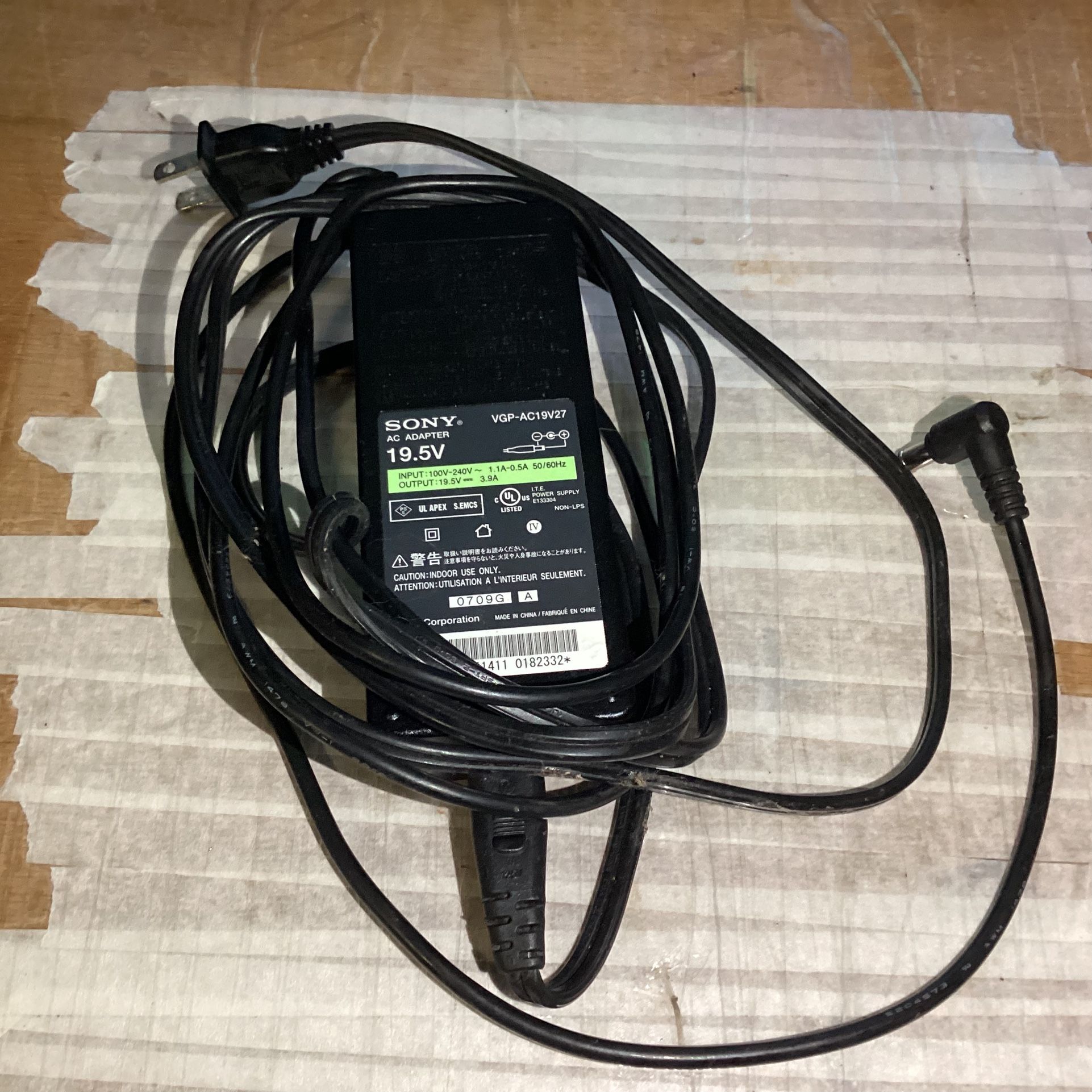 Genuine Sony VGP-AC19V27 Charger AC Adapter Power Supply 19.5V