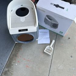 Large Hooded Cat Litter Box  - Odor Resistant 