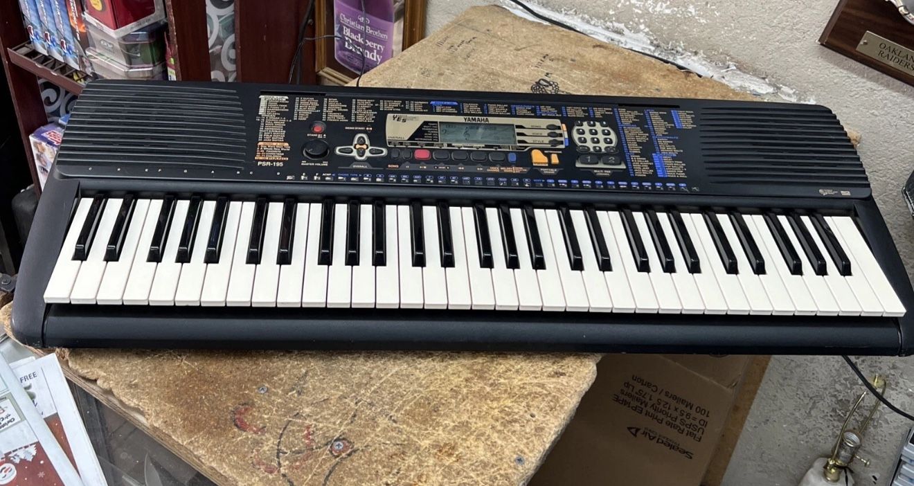 KEYBOARD Yamaha PSR-195 With Stand