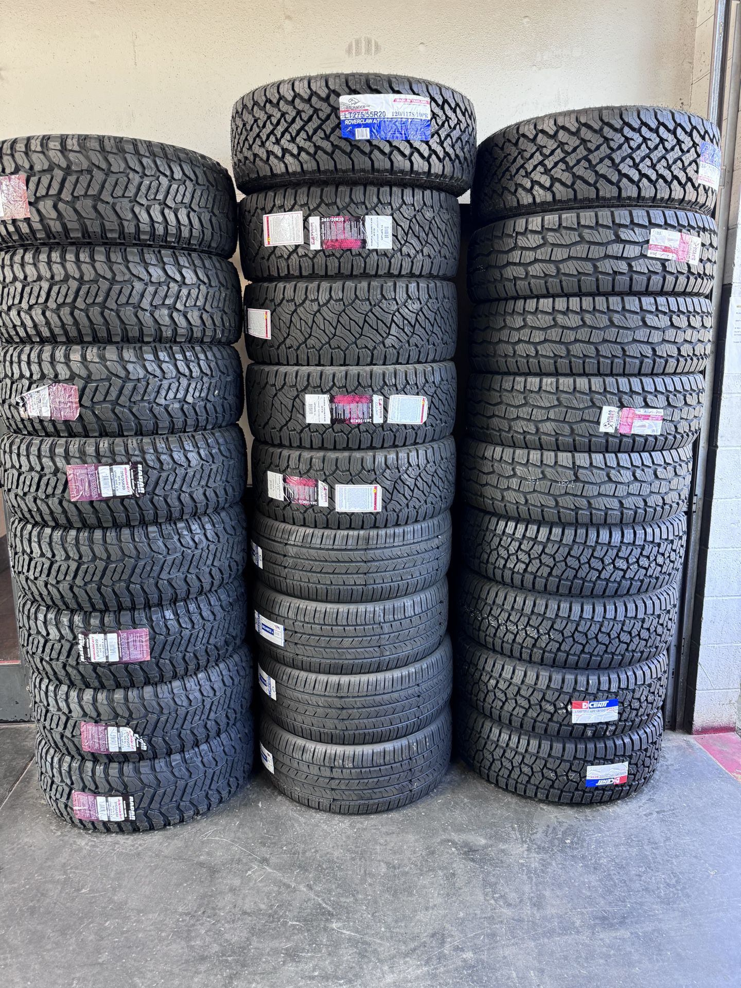 33X12.50R17 SET OF 4 MUD TIRES WITH INSTALLATION AND BALANCING 