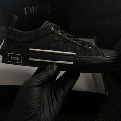 Dior B23
