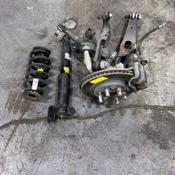 (464) 18-24 Buick Enclave Left Rear Knee Assembly Suspension 2018 2019 2020 2021 2022 2023 2024