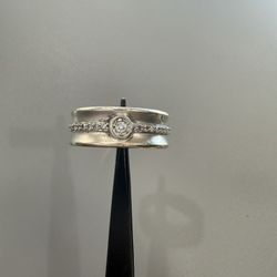 10KWG Round Brilliant Diamond Wedding Band 