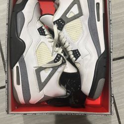 Jordan’s  4  Retro  Size  10.5  Used  Like  3  O  4  Times  Of  Box  