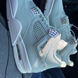 Air Jordan 4 Retro in the "Seafoam/Sail-Metallic Silver