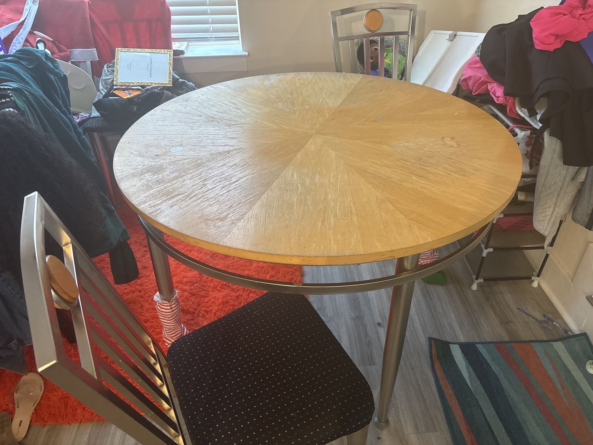 Modern 5-Piece Dining Set – Table + 4 Chairs – $60 (Waldorf, MD)