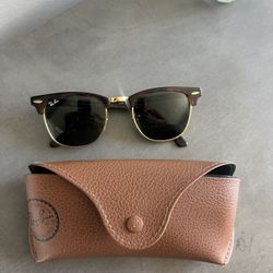 Women’s Raybans Club master sunglasses