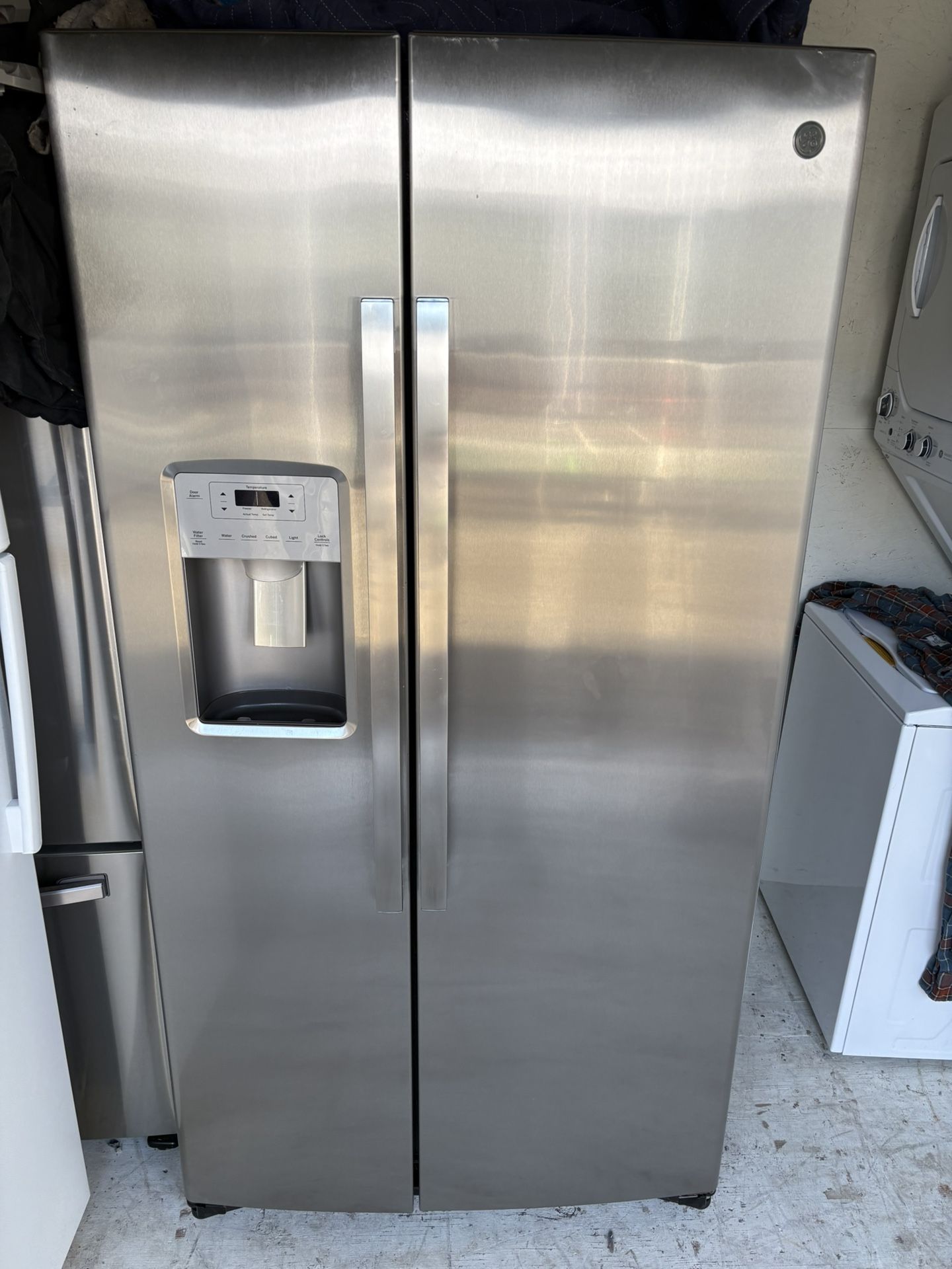 Ge Refrigerator Like New