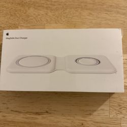 Apple Mag Safe Dual Charger